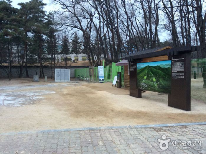 [ソウル] ソウル  献陵（太宗、元敬王后）と仁陵（純祖、純元王后）［ユネスコ世界遺産（文化遺産）］（서울 헌릉（태종,원경왕후）과 인릉（순조,순원왕후）[유네스코 세계문화유산]）