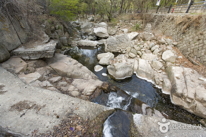 [ソウル] 牛耳洞渓谷（우이동계곡）