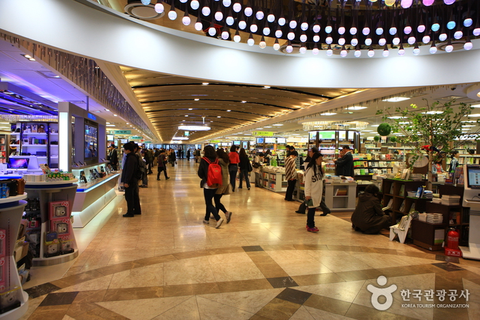 [ソウル] 教保文庫光化門店（교보문고）