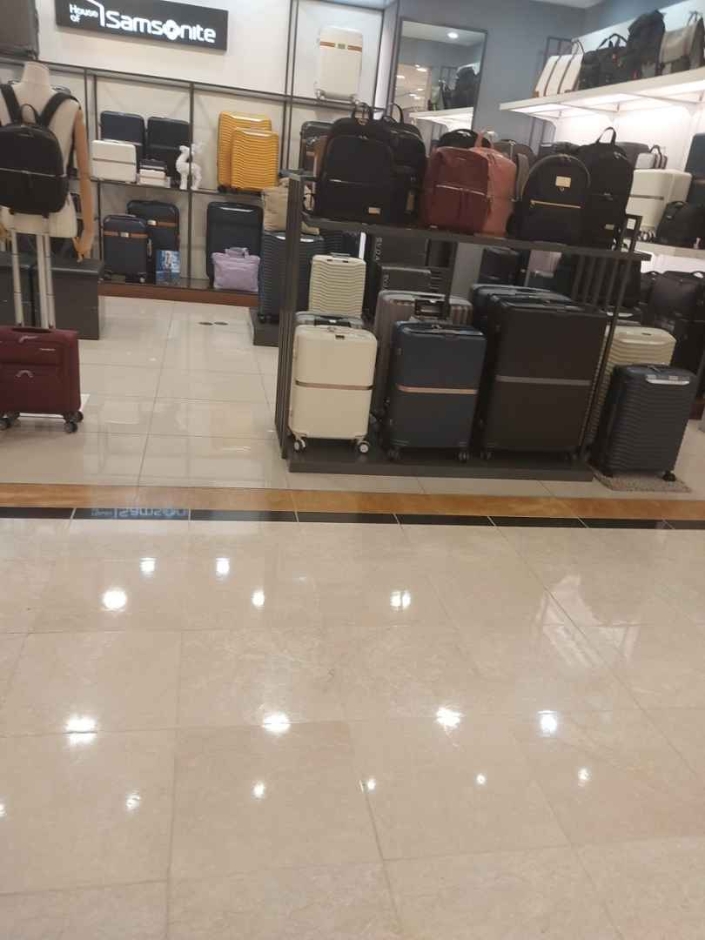 [ソウル] [事後免税店] Samsonite（サムソナイト）（쌤소나이트）