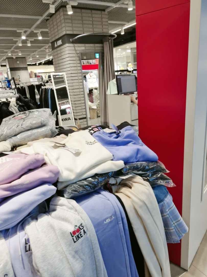 [ソウル] [事後免税店] AWK（エアウォーク・ジュニア）・NCシングロ（新九老）（AWK(에어워크주니어) nc신구로）