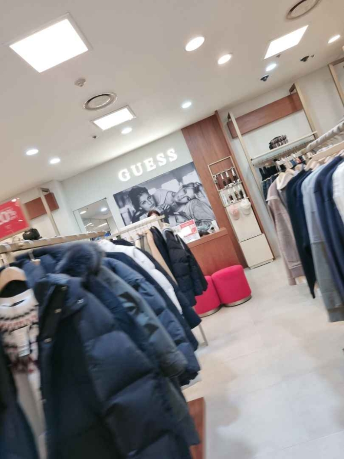 [ソウル] [事後免税店] GUESS・2001アウトレットチュンゲ（中渓）（게스 2001아울렛 중계）