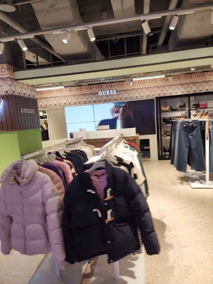 [ソウル] [事後免税店] GUESSジーンズ（게스진）
