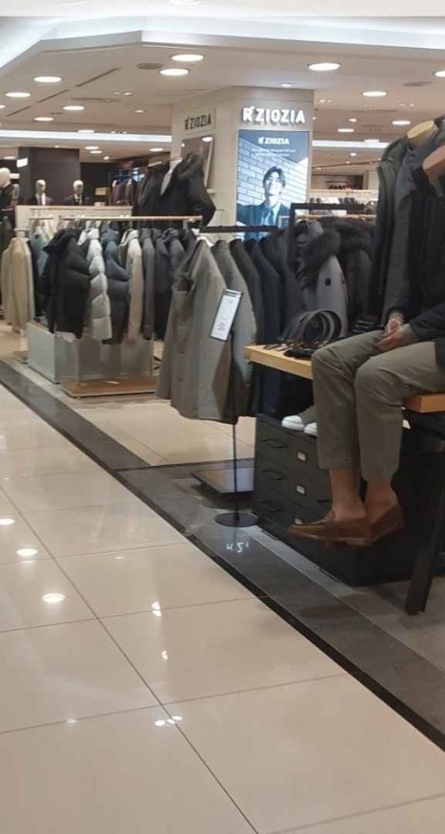 [ソウル] [事後免税店] R.ZIOZIA（R.ジオジア）（R.지오지아）