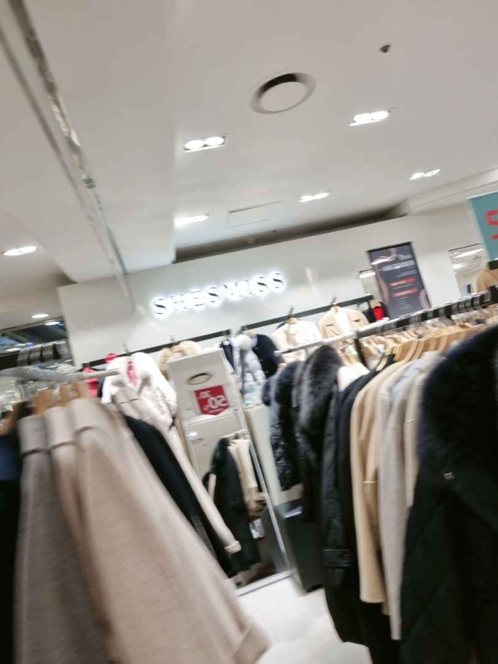 [ソウル] [事後免税店] SHESMISS（シーズミス）・2001アウトレットチュンゲ（中渓）（쉬즈미스 2001아울렛 중계）