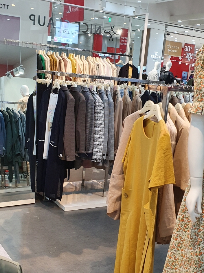 [ソウル] [事後免税店] NICE CLAUP（ナイスクラップ）・ロッテ（ア）カサン（加山）店（나이스클랍_롯데（아）가산점）