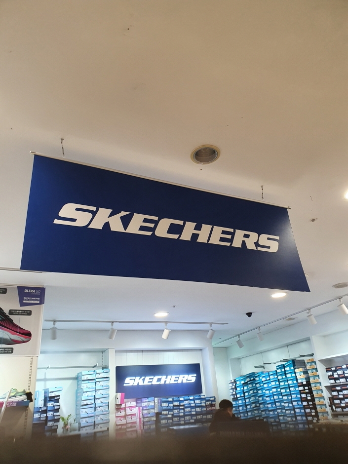 [ソウル] [事後免税店] SKECHERS（スケッチャーズ）・ロッテファクトリーカサン（加山）（스케쳐스 롯데팩토리가산）