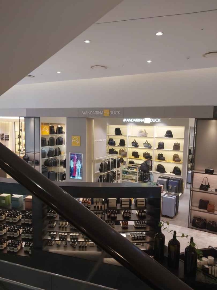 [ソウル] [事後免税店] MANDARINA DUCK（マンダリナダック）（만다리나덕）