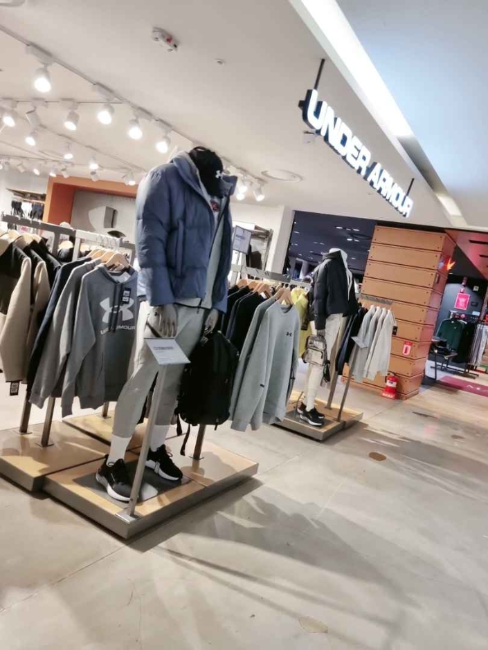 [ソウル] [事後免税店] UNDER ARMOUR（アンダーアーマー）（언더아머）