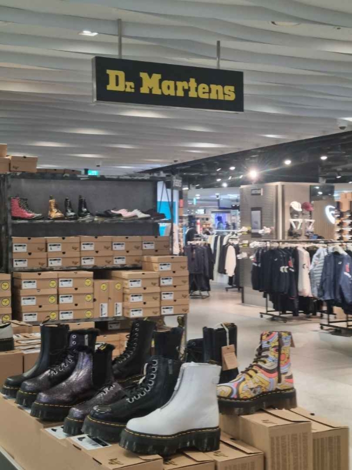 [ソウル] [事後免税店] DR. MARTENS（ドクターマーチン）（닥터마틴）