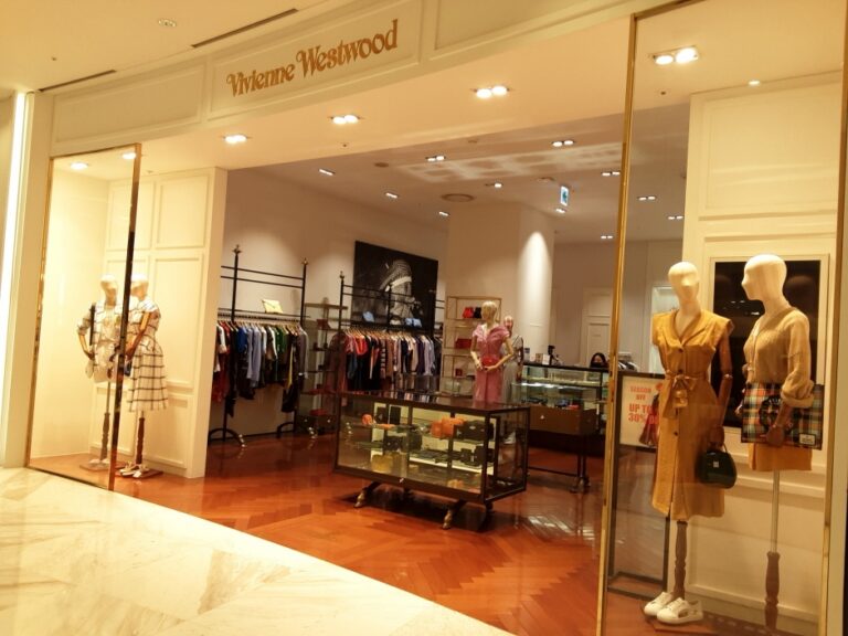 [ソウル] [事後免税店] Vivienne Westwood（ヴィヴィアン・ウエストウッド）・ロッテ百貨店AVENUEL（アヴェニュエル）ワールドタワー店（비비안웨스트우드 롯데백화점 에비뉴엘 월드타워점）