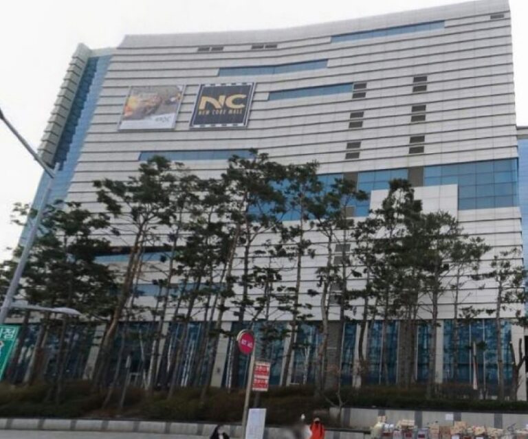 [ソウル] [事後免税店] IZZAT BABA（イザットババ）・現代ガーデンファイブ（아이잗바바 현대가든파이브）