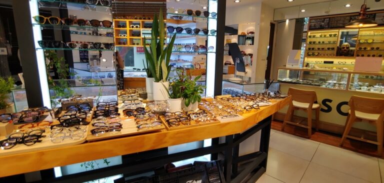 [ソウル] [事後免税店] カラーズ眼鏡・ホンデ（弘大）（컬러스안경 홍대）