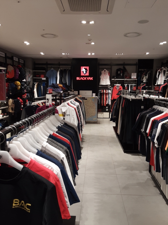 [ソウル] [事後免税店] BLACKYAK（ブラックヤク）・現代ガーデンファイブ（블랙야크 현대가든파이브）