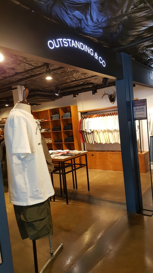[ソウル] [事後免税店] OUTSTANDING（アウトスタンディング）・コンデ（建大）コモングラウンド（아웃스탠딩 건대커먼그라운드）