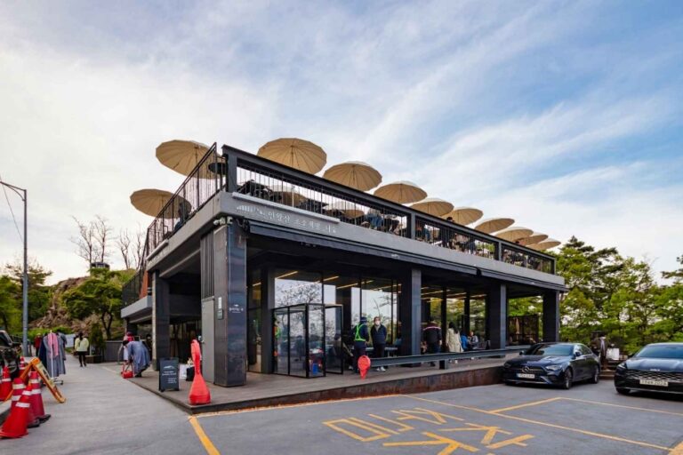 [ソウル] 仁王山deosup chosochaekbang（인왕산 더숲 초소책방）