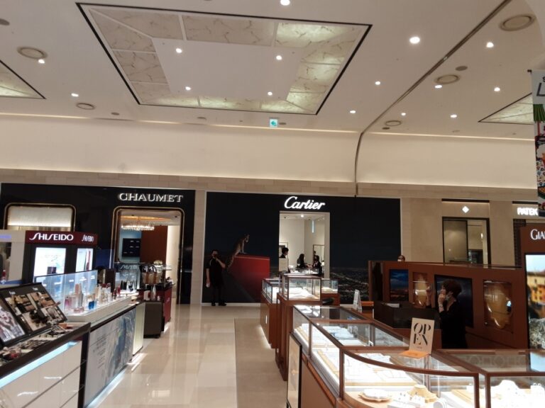 [釜山] [事後免税店] Cartier（カルティエ）・シンセゲ（新世界）センタムシティ店（까르띠에 신세계 센텀시티점）
