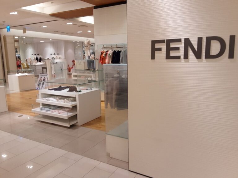 [釜山] [事後免税店] FENDI（フェンディ）キッズ・シンセゲ（新世界）センタム店（プサン（釜山）（펜디키즈 신세계센텀점（부산））