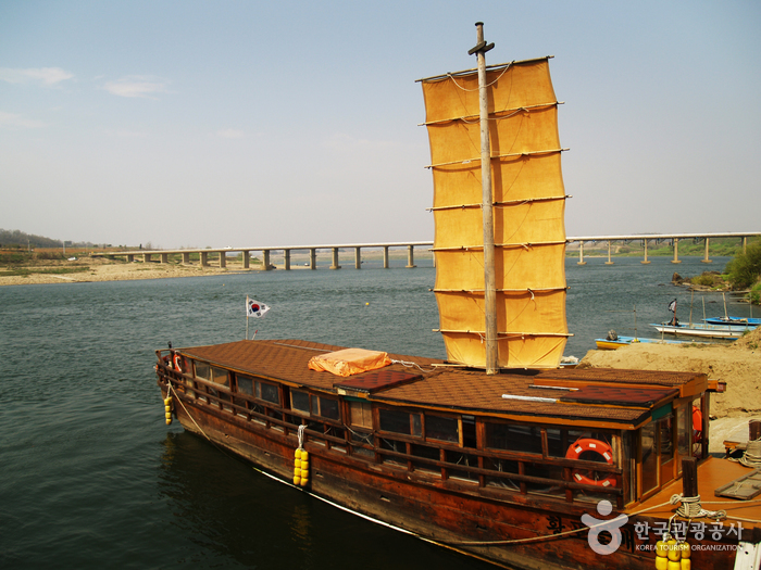 [京畿道] 臨津江黄布帆船（임진강 황포돛배）