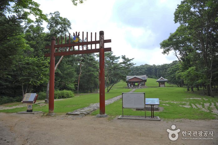 [京畿道] 坡州 三陵［ユネスコ世界遺産（文化遺産）］（파주 삼릉［유네스코 세계문화유산］）
