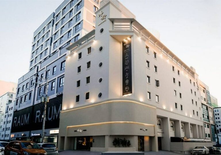 [京畿道] ザ・ヒュシクアヌクホテル水原仁渓店（더휴식 아늑호텔 수원 인계점）