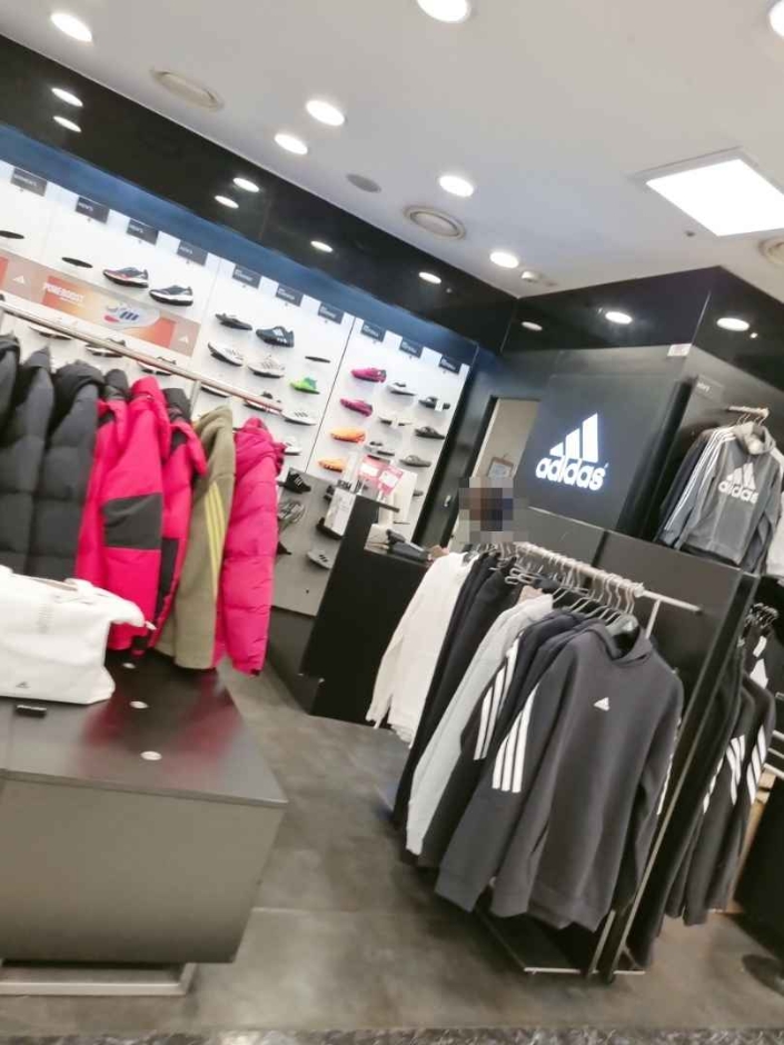 [京畿道] [事後免税店] adidas（アディダス）・ニューコアサンボン（山本）店（아디다스 뉴코아 산본점）