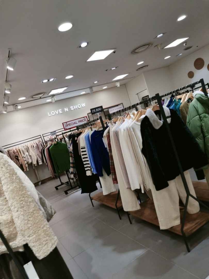 [京畿道] [事後免税店] LOVE N SHOW（ラブアンドショー）・ニューコアピョンチョン（坪村）（러브앤쇼 뉴코아 평촌）