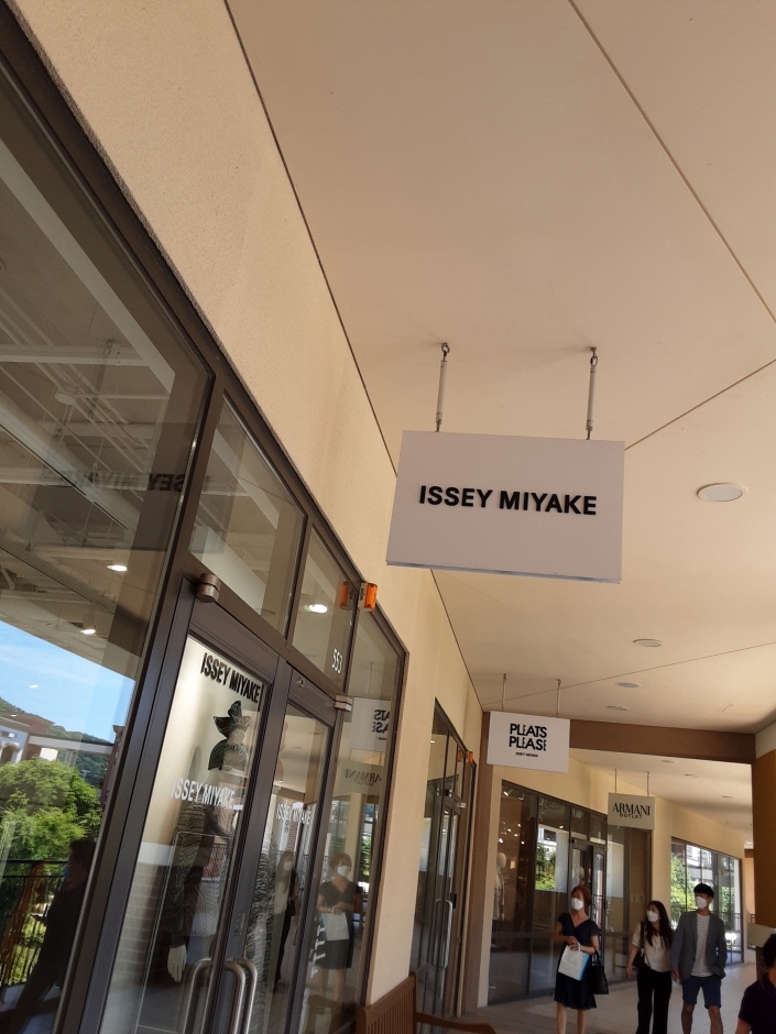[京畿道] [事後免税店] ISSEY MIYAKE（イッセイミヤケ）・シンセゲ（新世界）パジュ（坡州）店（이세이미야케 신세계 파주점）
