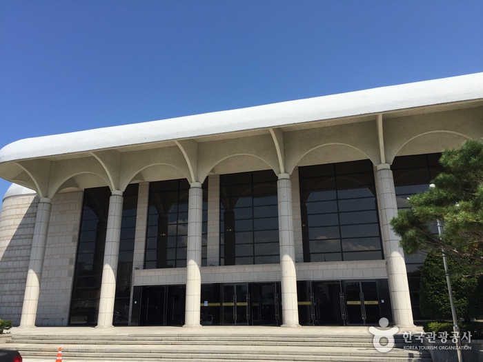 [江原道] 春川文化芸術会館（춘천문화예술회관）
