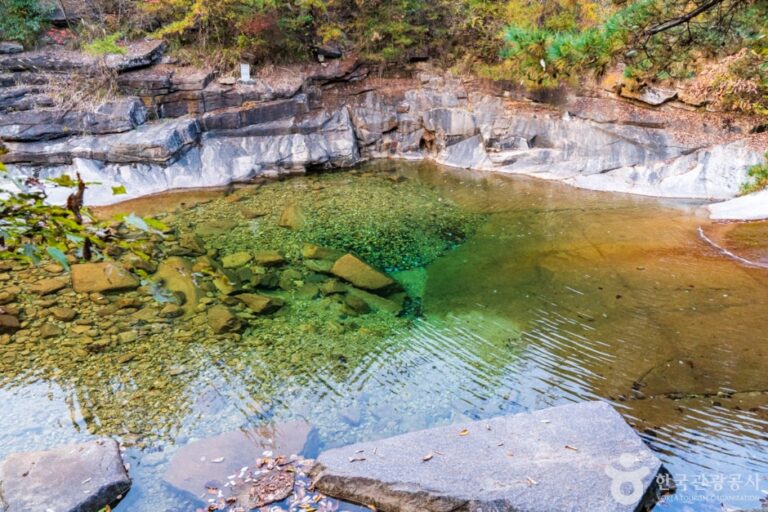 [忠清北道] 綾江渓谷、氷の谷（능강계곡, 얼음골）