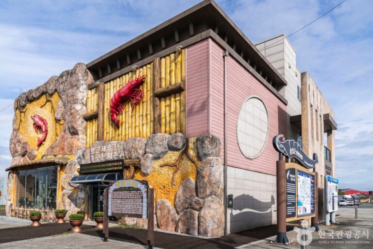 [忠清南道] 広川土窟アミの塩辛団地（광천토굴새우젓단지）