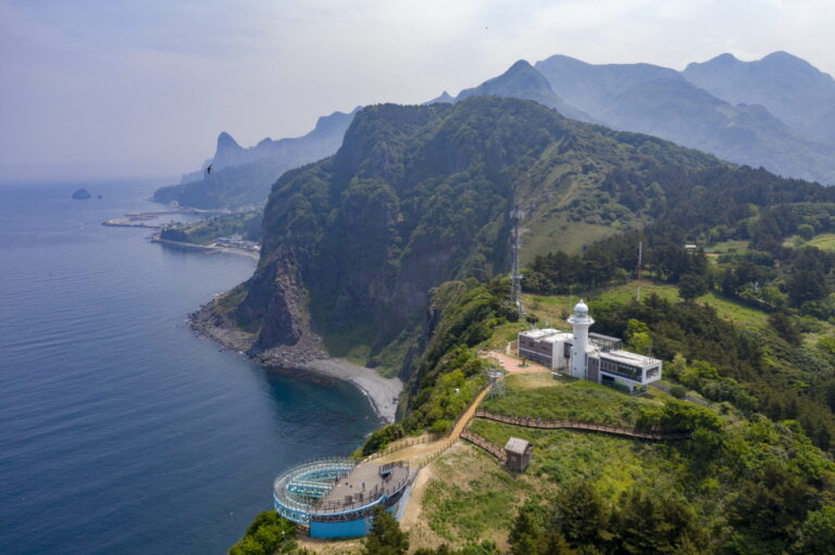 [慶尚北道] 台霞海岸散策路と待風坎（鬱陵島、独島 国家地質公園）（태하 해안산책로 및 대풍감（울릉도, 독도 국가지질공원））