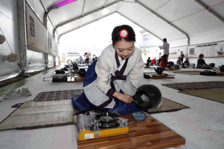 [慶尚南道] 山清韓方薬草祭り（산청한방약초축제）