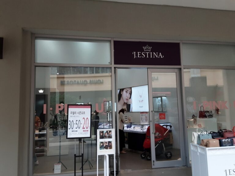 [慶尚南道] [事後免税店] J.ESTINA（ジェイエスティナ）・ロッテアウトレットキムヘ（金海）店（제이에스티나 롯데아울렛 김해점）