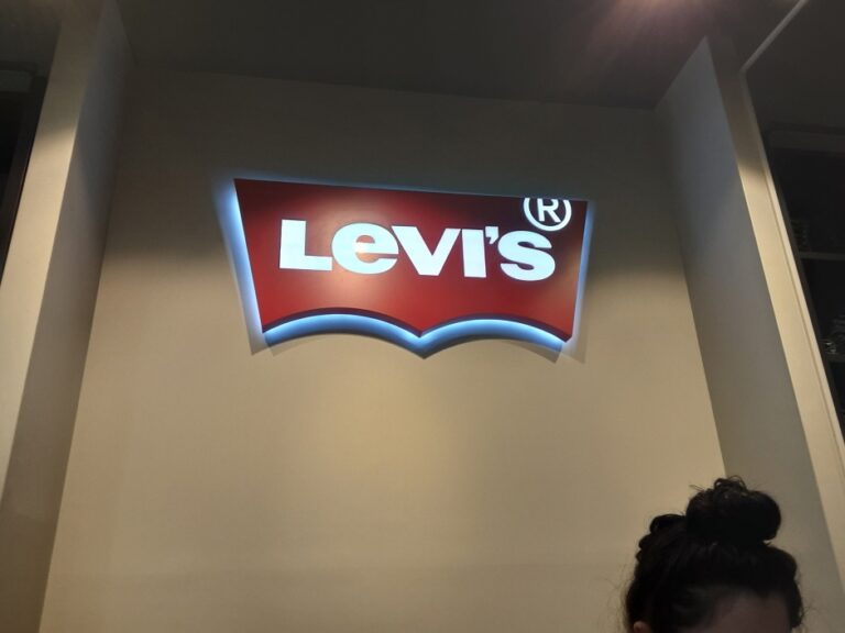 [慶尚南道] [事後免税店] LEVI’S（リーバイス）・ロッテアウトレットキムヘ（金海）店（리바이스 롯데아울렛 김해점）
