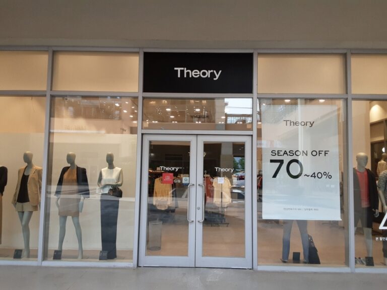 [慶尚南道] [事後免税店] Theory（セオリー）・ロッテアウトレットキムヘ（金海）店（띠어리 롯데아울렛 김해점）